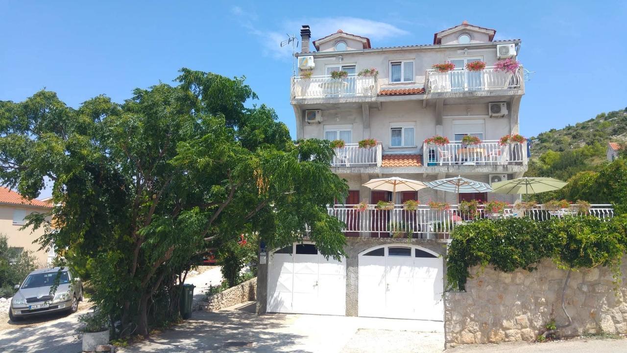 Apartments Tonci And Iris Primošten Buitenkant foto